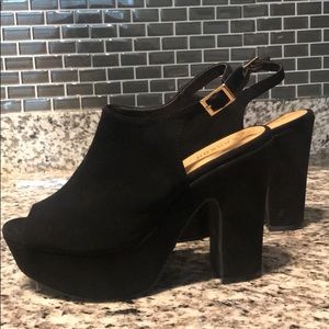 Suede peep toe wedge - Size 8